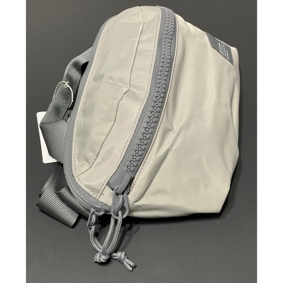 NWT Lululemon All Day Essentials Belt Bag 2.5L (#b2) bin+ - Picture 9 of 12